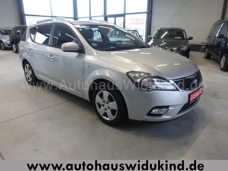 Gebraucht Kia Ceed Sportswagon 90 PS (66 kW) 2010 Silber Kombi