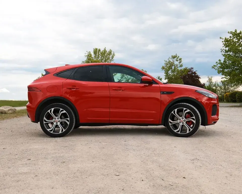 Gebraucht Jaguar E-Pace R-Dynamic 200 PS (147 kW) 2018 Rot SUV