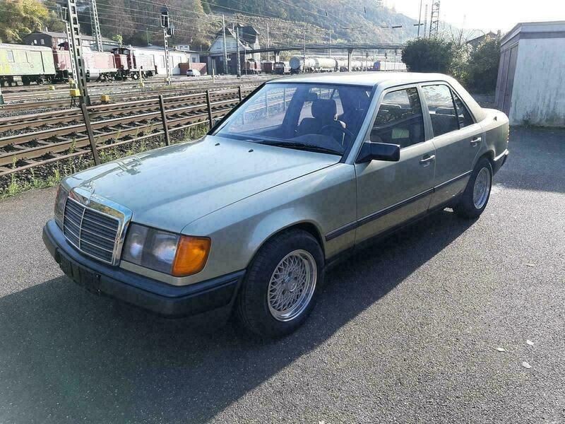 Gebraucht 1986 Mercedes E230 2 3 Benzin 132 Ps 8 700 53545 Rhein Autouncle