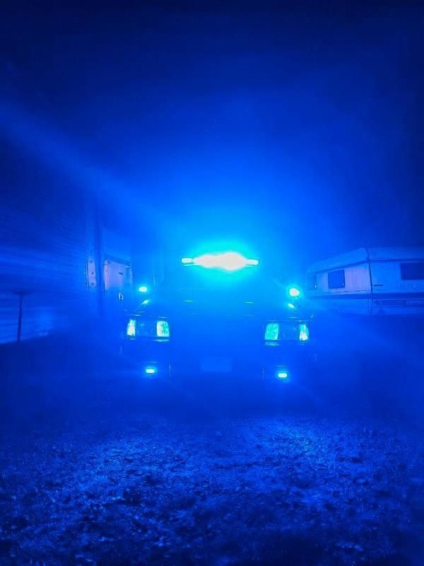 Second-hand Ford Crown 250 CP (183 kW) 2011 Negru Berlinǎ