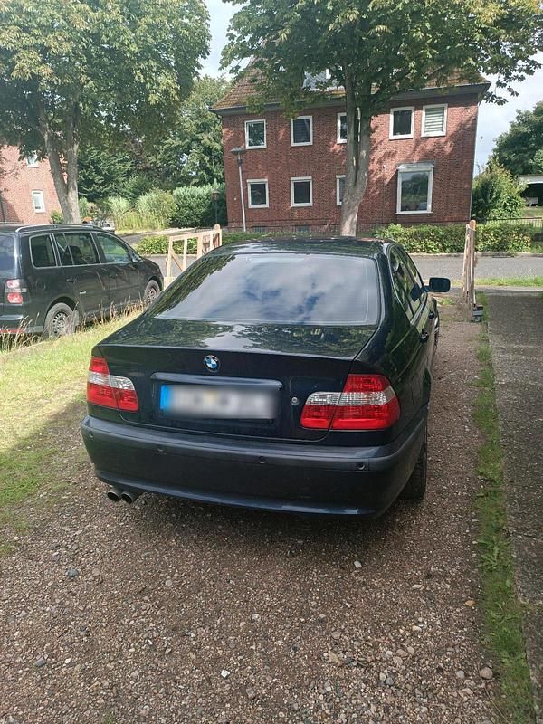 Blau Gebraucht 2001 BMW 320 Limousine | 4.200 € (Teuer) - Bild 1/4