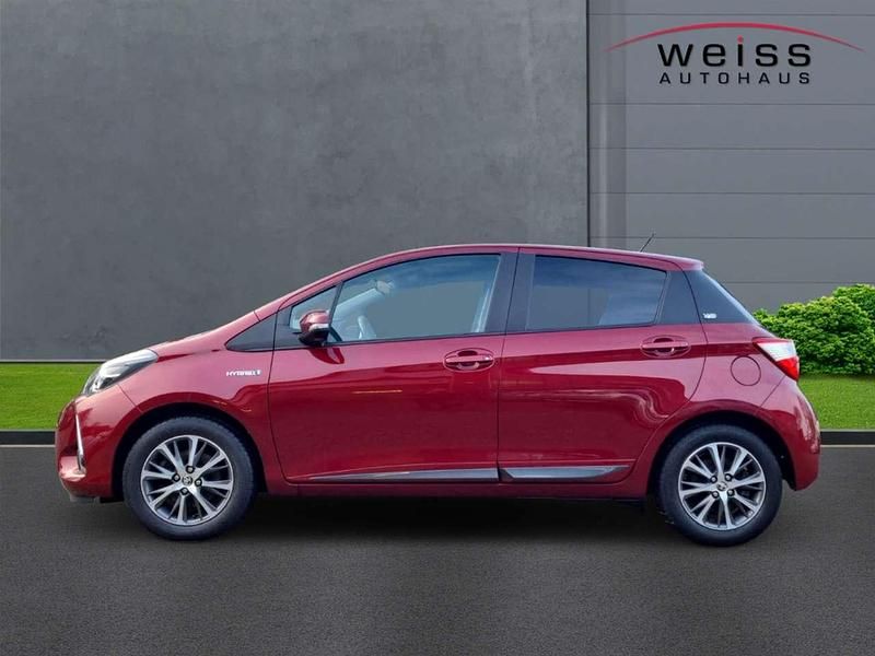 Gebraucht Toyota Yaris Hybrid Club 101 PS (74 kW) 2019 Rot Kleinwagen