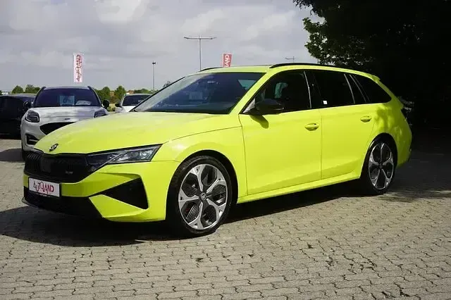 Neu Skoda Octavia RS 265 PS (194 kW) 2025 Grün Kombi