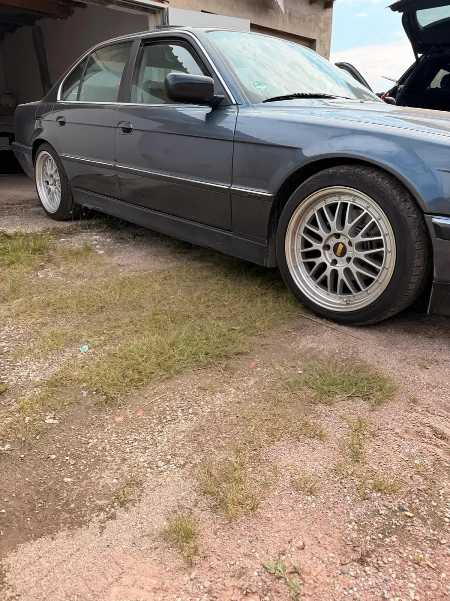 Gebraucht BMW 735 238 PS (175 kW) 1998 Grau Limousine
