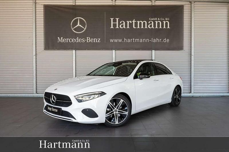 Unilack polarweiß Gebraucht 2024 Mercedes A200 Progressive Limousine | 33.850 € (Teuer) - Bild 1/4