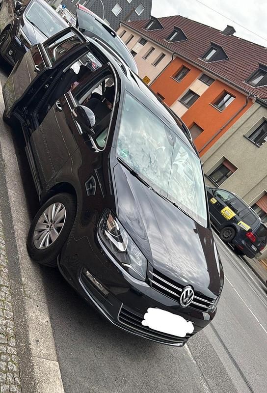 Schwarz Gebraucht 2015 VW Sharan Highline Van / Kleinbus | 18.750 € (Fairer Preis) - Bild 1/4