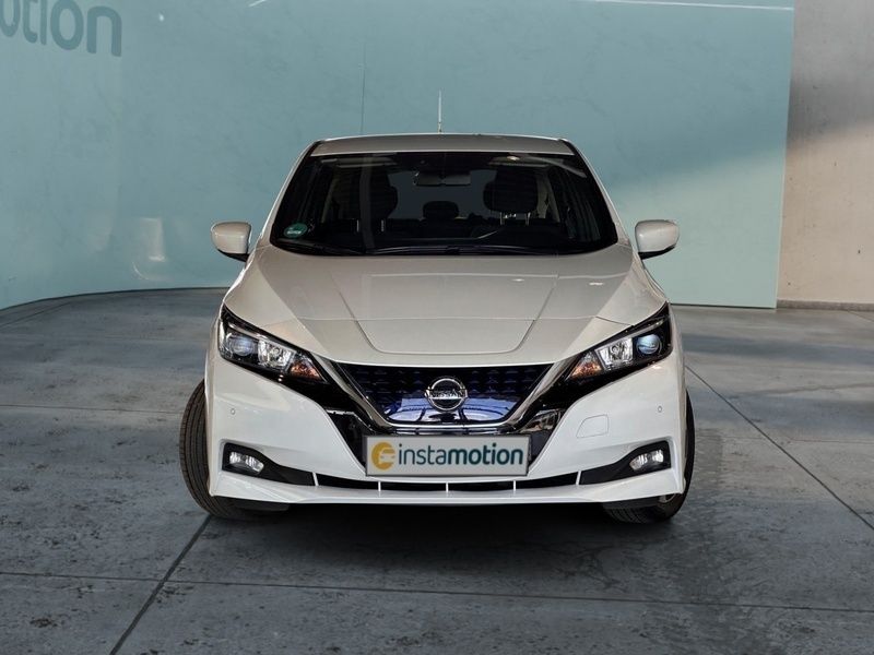 Gebraucht Nissan Leaf Acenta 110 kW (150 PS) 2021 Weiß Kleinwagen