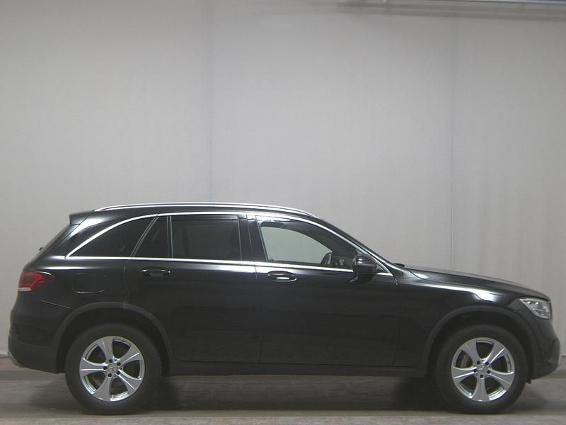 Gebraucht Mercedes GLC300e 306 PS (225 kW) 2021 Schwarz SUV