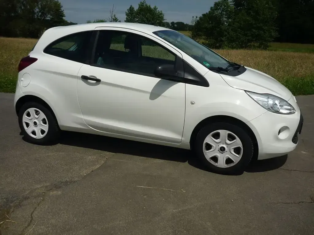 Gebraucht Ford Ka Ambiente 69 PS (50 kW) 2014 Weiß Kleinwagen