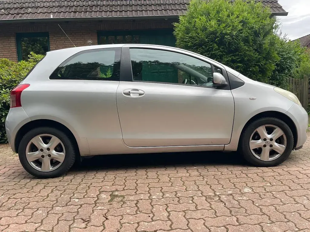 Gebraucht Toyota Yaris Executive 87 PS (63 kW) 2007 Silber Kleinwagen