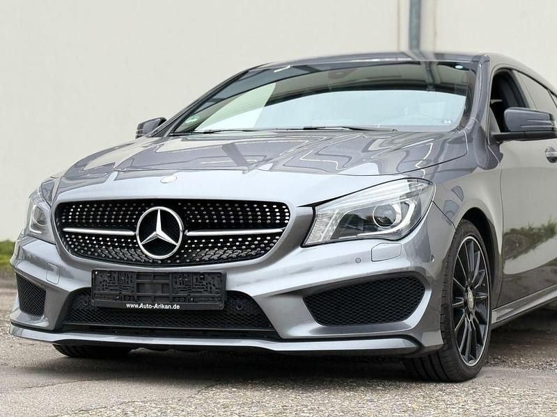 Grau Gebraucht 2016 Mercedes CLA220 Shooting Brake AMG line Kombi | 18.500 € (Fairer Preis) - Bild 1/4