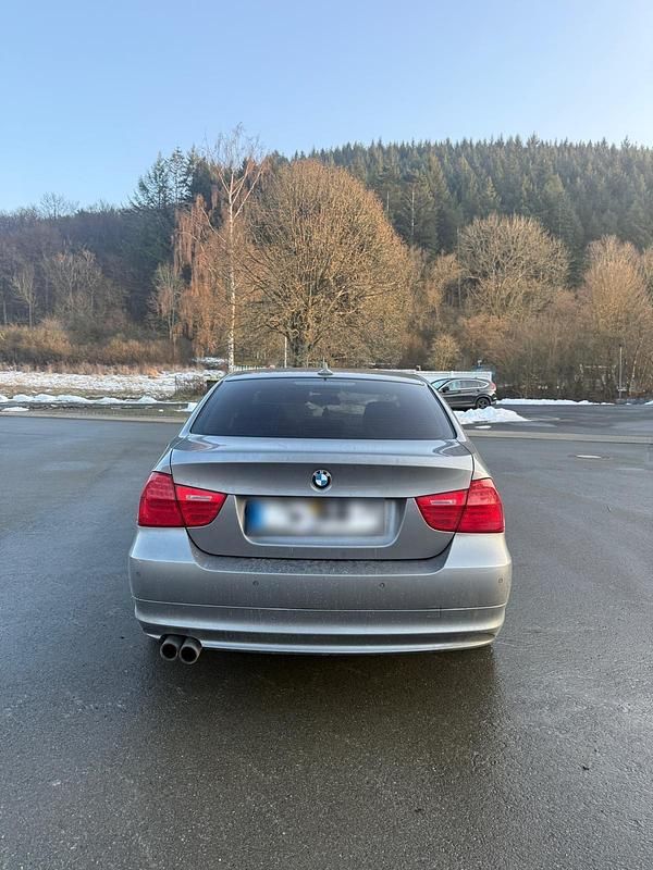 Gebraucht BMW 325 280 PS (205 kW) 2010 Grau Limousine