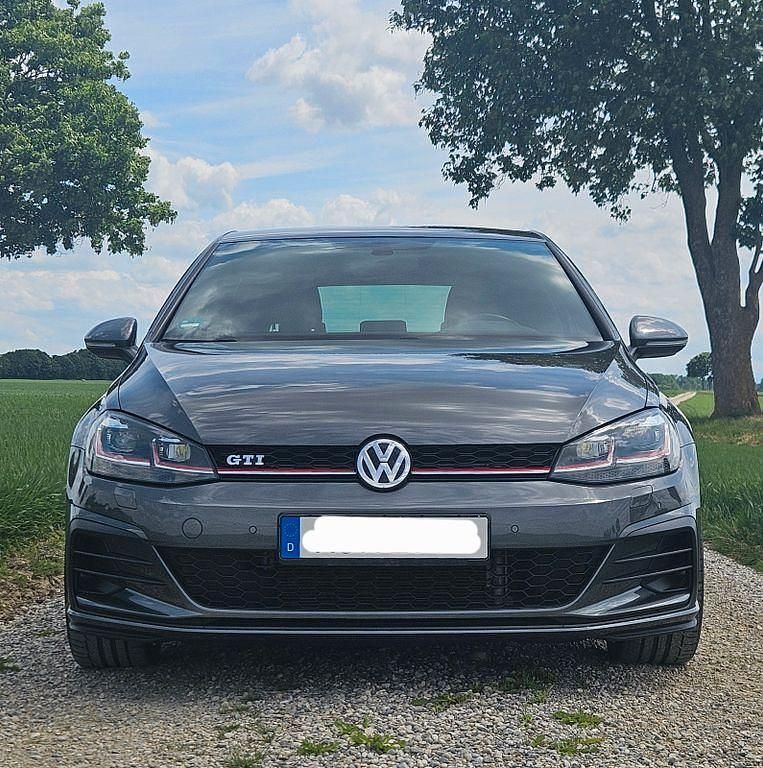 Grau Gebraucht 2018 VW Golf VII Sound Limousine | 19.800 € (Fairer Preis) - Bild 1/4