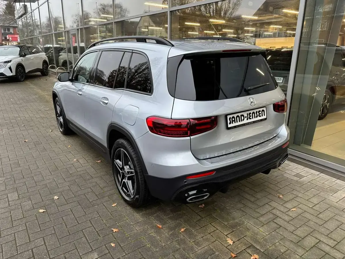 Neu Mercedes GLB200 AMG line 163 PS (119 kW) 2025 High tech silber metallic SUV