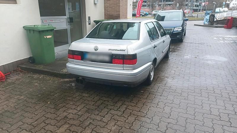 Gebraucht VW Vento 90 PS (66 kW) 1996 Andere farben Limousine