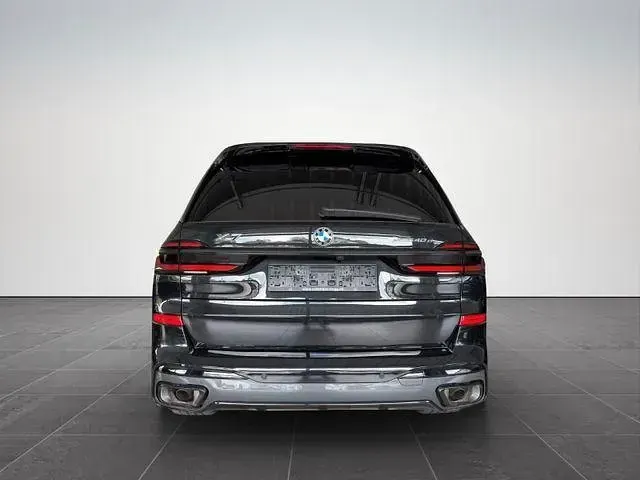 Gebraucht BMW X7 M Sport 352 PS (258 kW) 2025 Black sapphire SUV