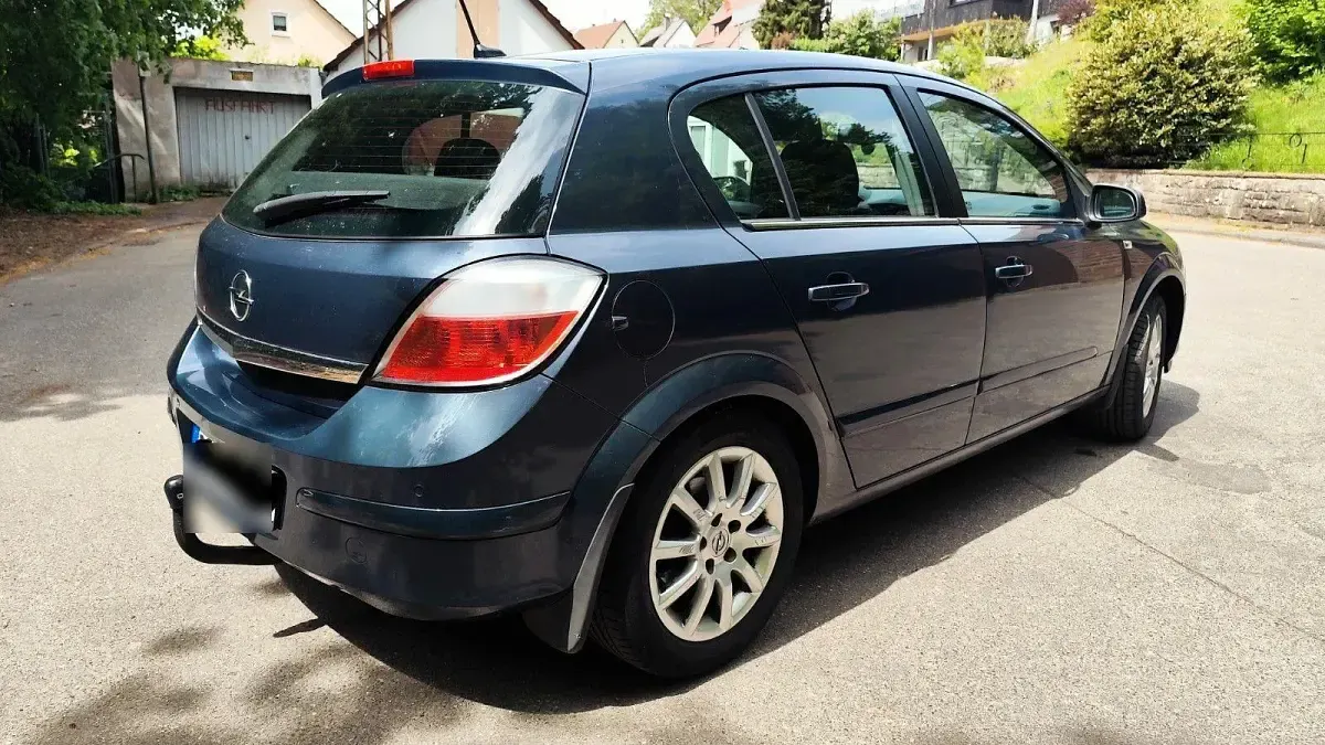 Używany Opel Astra Cosmo 140 KM (102 kW) 2006 Szary Sedan/Limuzyna
