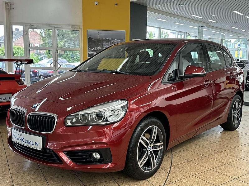 Flamencorot brillanteffekt met Gebraucht 2015 BMW 218 Sport Line Van / Kleinbus | 13.499 € (Fairer Preis) - Bild 1/4
