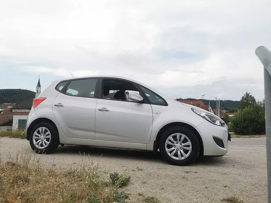 Gebraucht Hyundai i20 125 PS (91 kW) 2019 Silber Kleinwagen