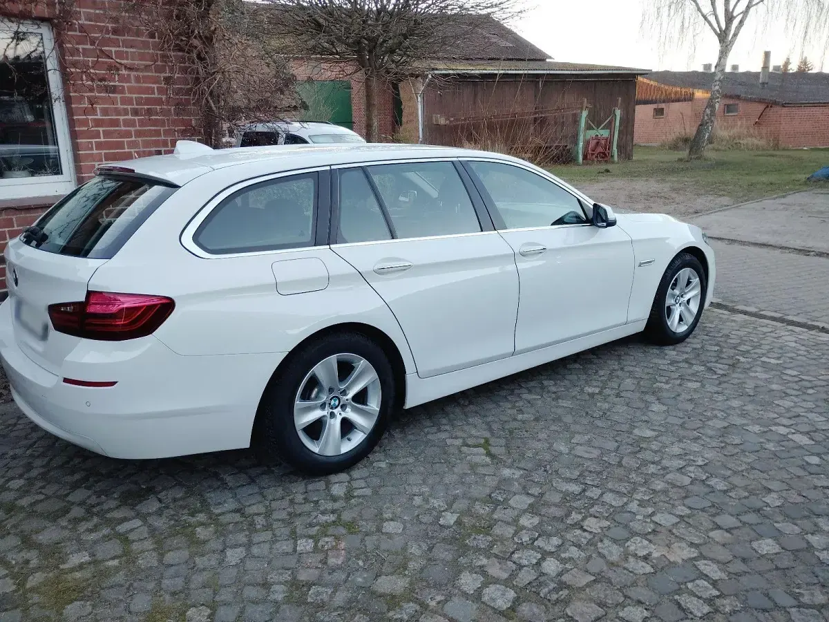 Gebraucht BMW 518 Comfort Edition 150 PS (110 kW) 2015 Weiß Kombi