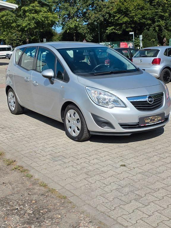 Gebraucht Opel Meriva Edition 95 PS (69 kW) 2011 Silber Van / Kleinbus