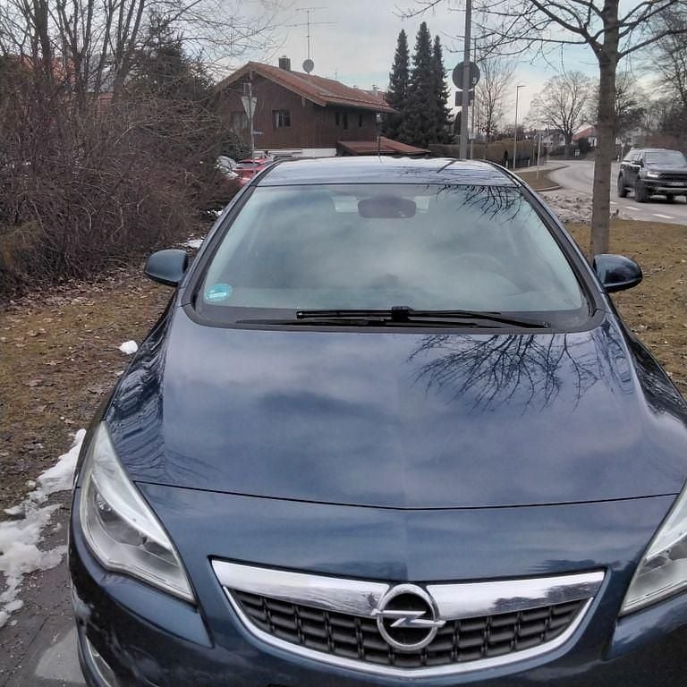 Blau Gebraucht 2011 Opel Astra Edition Limousine | 2.480 € (Guter Preis) - Bild 1/4