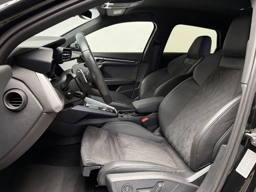 Gebraucht Audi RS3 Sport 400 PS (294 kW) 2024 Mythosschwarz Limousine