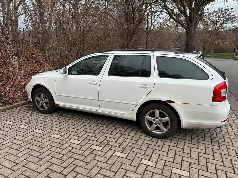 Gebraucht Skoda Octavia 140 PS (102 kW) 2013 Weiß Kombi