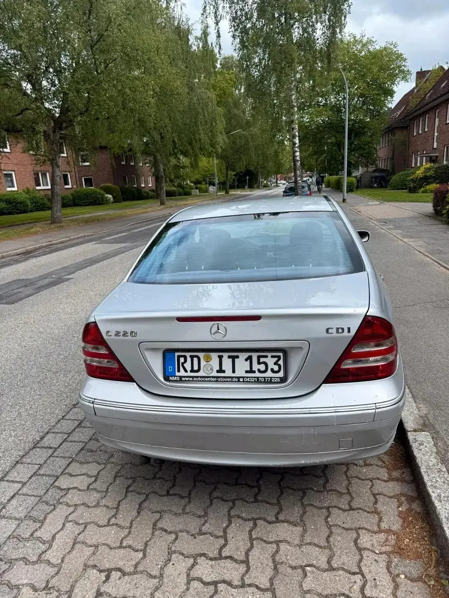 Gebraucht Mercedes C220 150 PS (110 kW) 2005 Silber Limousine
