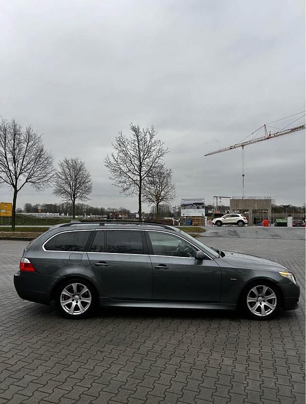 Gebraucht BMW 525 M Sport 177 PS (130 kW) 2005 Grau Kombi