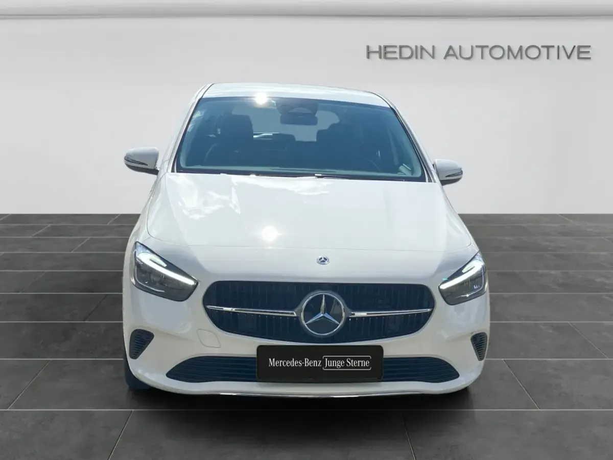 Gebraucht Mercedes B250e Progressive 120 PS (88 kW) 2024 Unilack polarweiß Van / Kleinbus