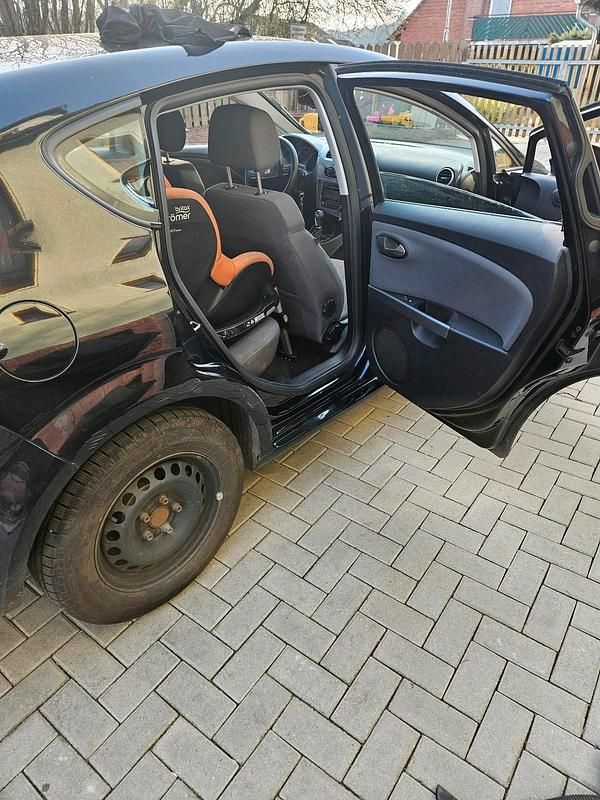 Gebraucht Seat Leon 105 PS (77 kW) 2011 Schwarz Kleinwagen