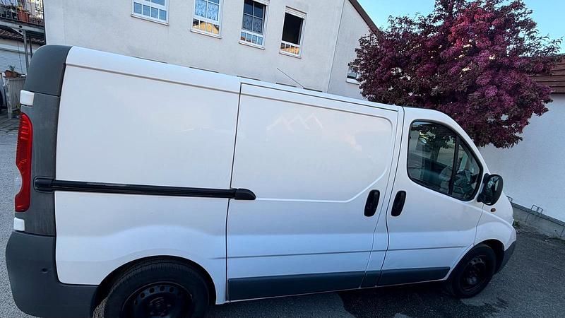 Second-hand Opel Vivaro 90 CP (66 kW) 2008 Alb Monovolum