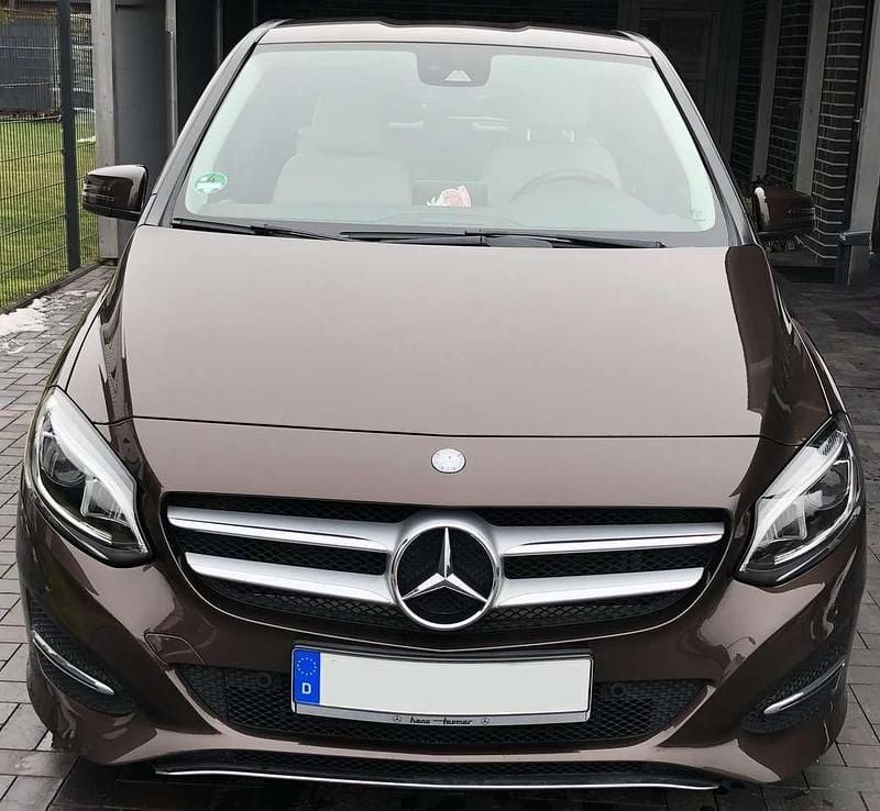 Gebraucht Mercedes B220 Urban 177 PS (130 kW) 2016 Braun Van / Kleinbus