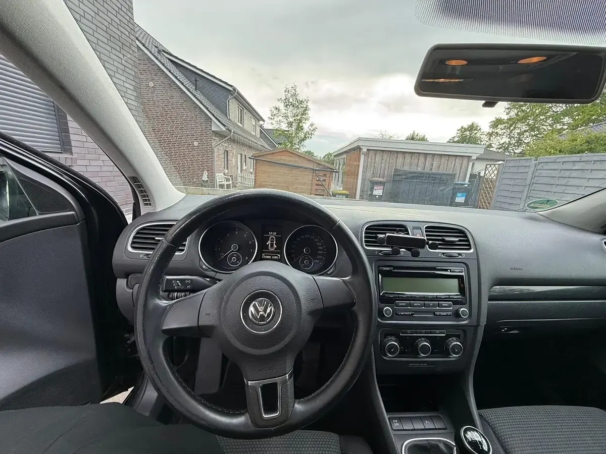 Gebraucht VW Golf VI 105 PS (77 kW) 2010 Kleinwagen