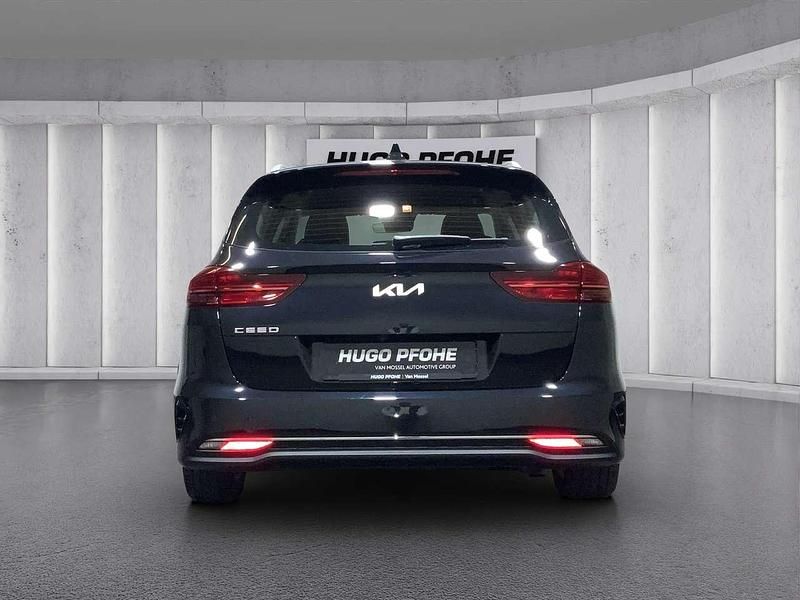 Gebraucht Kia Ceed 120 PS (88 kW) 2023 Schwarz Kleinwagen