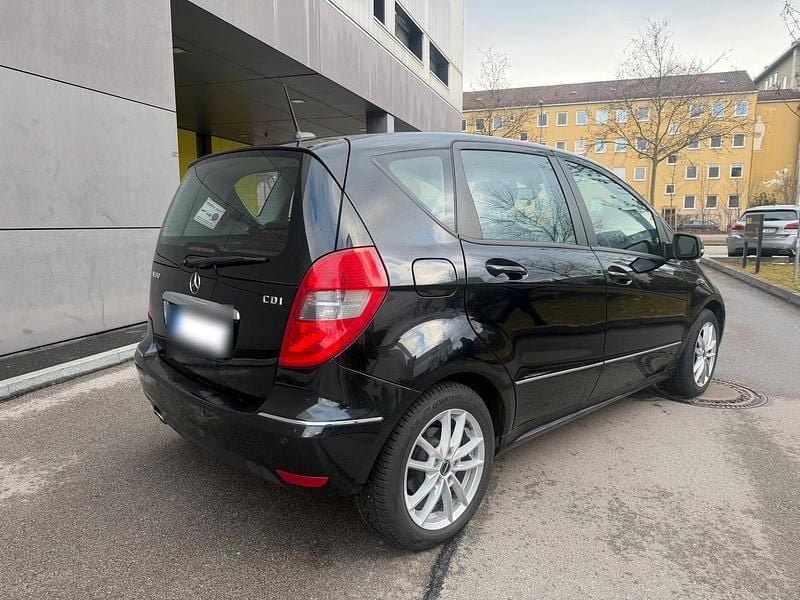 Gebraucht Mercedes A180 109 PS (80 kW) 2010 Schwarz Kleinwagen