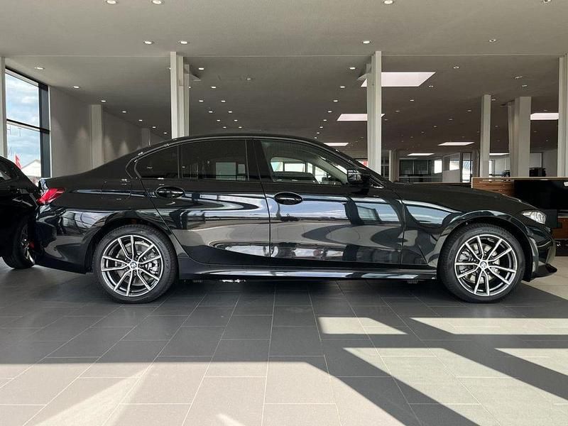 Neu BMW 330e Sport Line 292 PS (214 kW) 2025 Schwarz Limousine