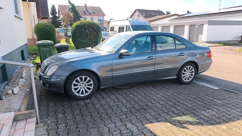 Gebraucht Mercedes E200 Elegance 184 PS (135 kW) 2007 Grau Limousine