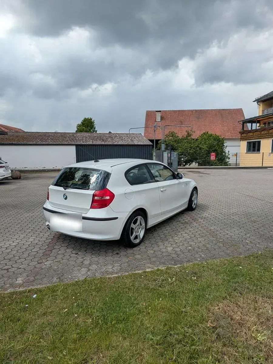 Gebraucht BMW 116 122 PS (89 kW) 2010 Weiß Kleinwagen