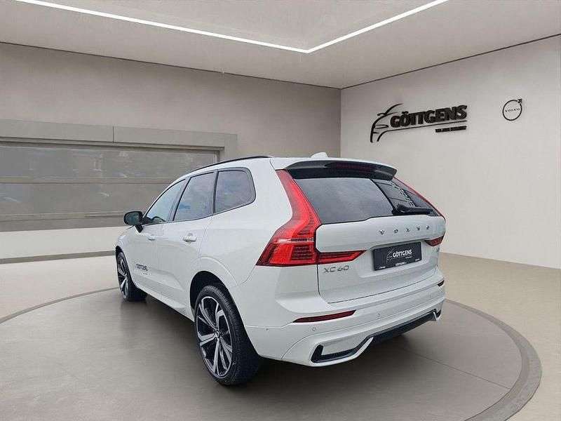 Gebraucht Volvo XC60 Plus 250 PS (183 kW) 2025 Weiß SUV
