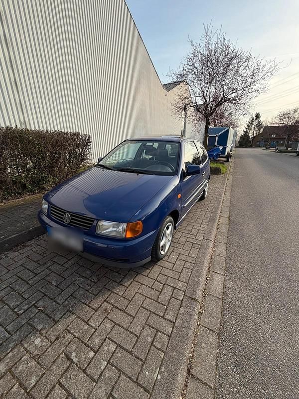 Gebraucht VW Polo 50 PS (36 kW) 1998 Blau Kleinwagen