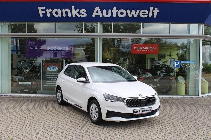 Weiß Gebraucht 2022 Skoda Fabia Active Limousine | 10.900 € (Superpreis) - Bild 1/4