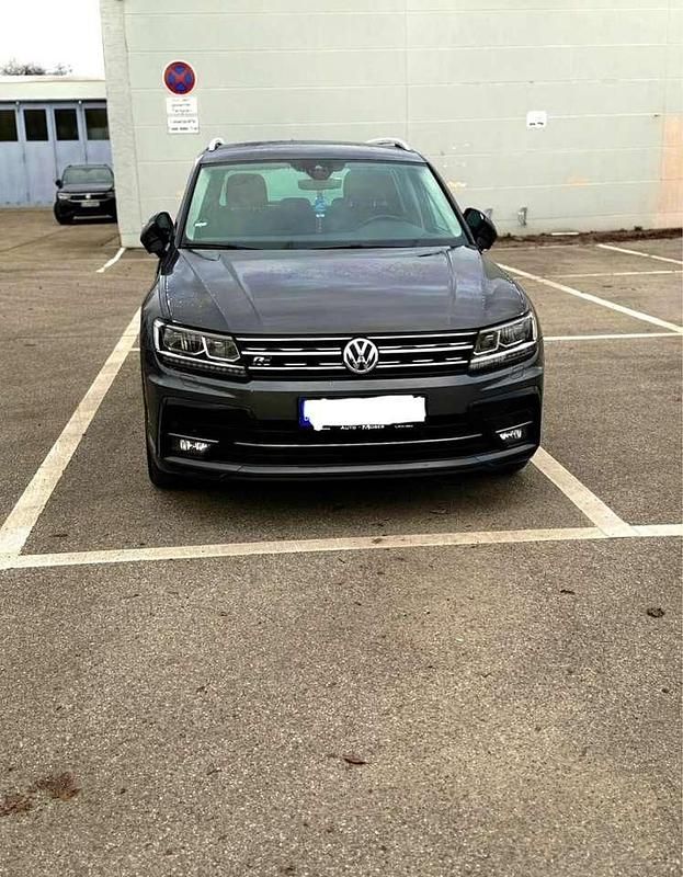 Grau Gebraucht 2018 VW Tiguan Highline SUV | 18.000 € - Bild 1/4