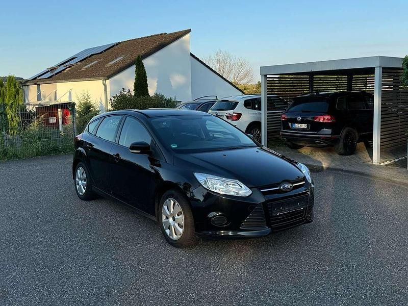 Gebraucht Ford Focus 105 PS (77 kW) 2011 Schwarz Limousine