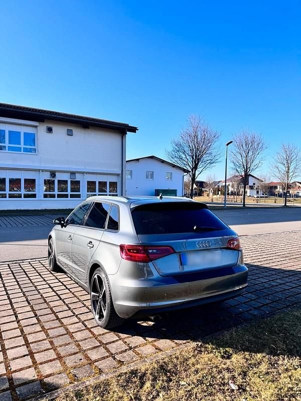 Gebraucht Audi A3 Comfort 150 PS (110 kW) 2015 Grau Limousine