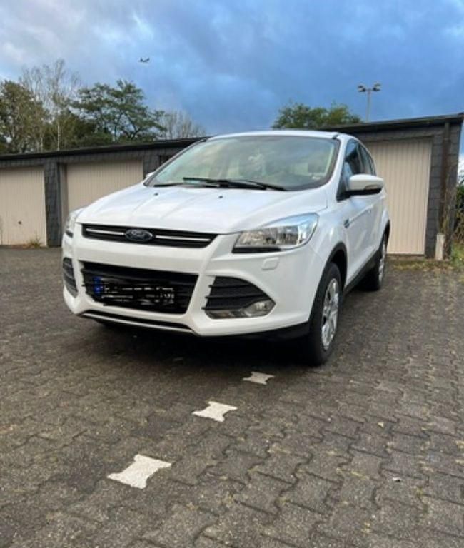 Gebraucht Ford Kuga Trend 150 PS (110 kW) 2015 Weiß SUV