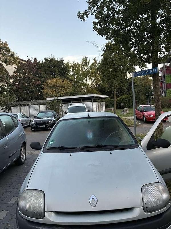 Weiß Gebraucht 2000 Renault Clio II Limousine | 3.950 € - Bild 1/4