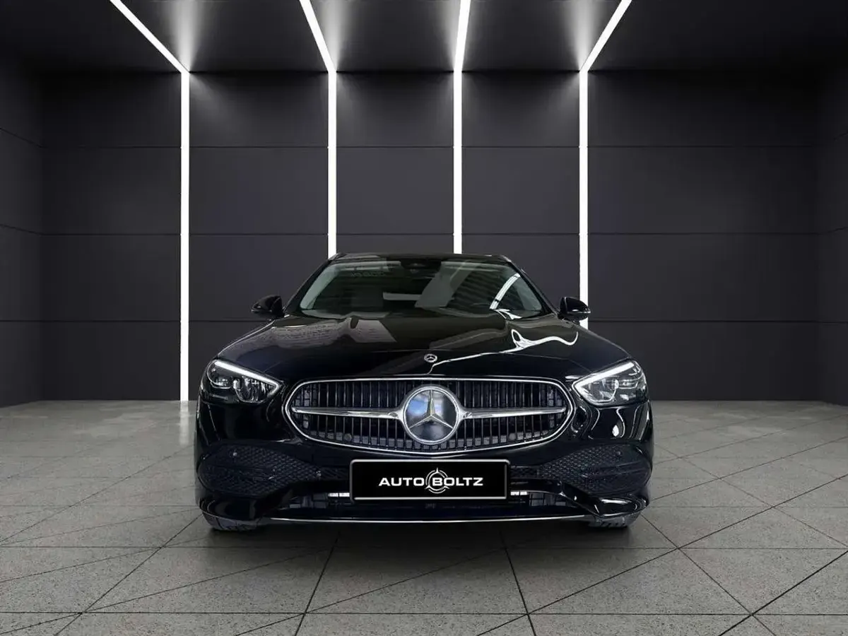 Gebraucht Mercedes C200 Avantgarde 204 PS (150 kW) 2023 Obsidianschwarz Kombi