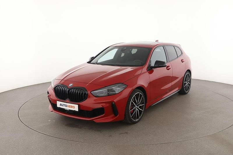 Rot Gebraucht 2023 BMW 128 Performance Limousine | 34.860 € (Fairer Preis) - Bild 1/3